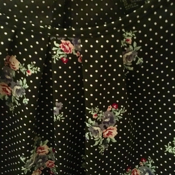 Forever 21 black floral blouse with polka dots - Picture 2 of 6